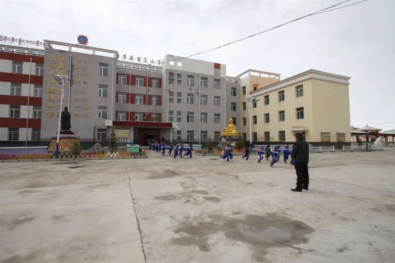 治多教師用堅(jiān)守精神扎根基層，點(diǎn)亮教育的希望明燈