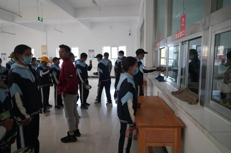 治多教師用堅(jiān)守精神扎根基層，點(diǎn)亮教育的希望明燈