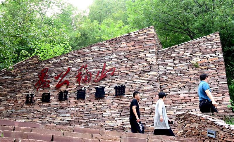 （決戰(zhàn)決勝脫貧攻堅(jiān)·圖文互動(dòng)）（3）愚公村里看變遷