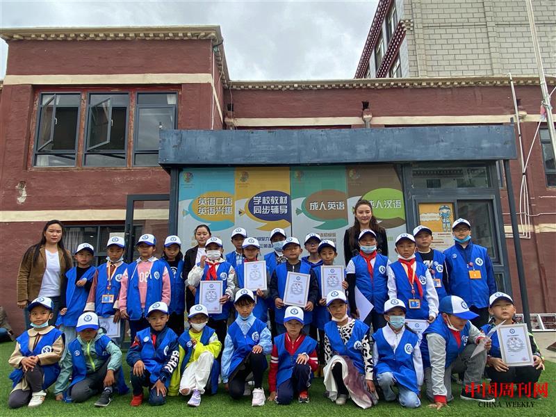 合影_副本.jpg 合影_副本.jpg