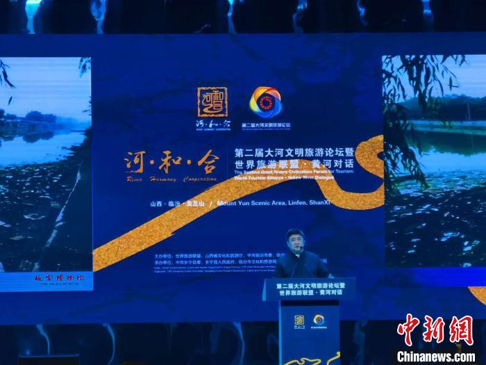 依舊是一身中山裝，在山西臨汾云丘山上，單霽翔開啟他的第N次演講。年近七旬的他，一如既往，奔波在中華文化守護之路上?！「哂昵?攝