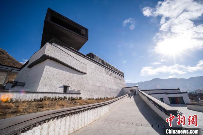 圖為西藏非物質(zhì)文化遺產(chǎn)博物館 何蓬磊 攝