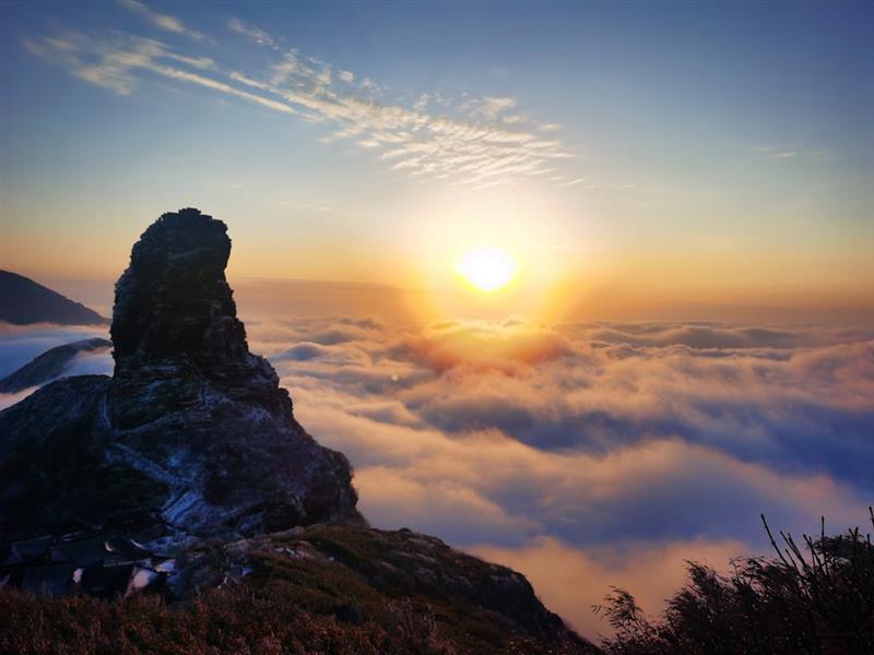  1月17日在貴州銅仁梵凈山拍攝的夕陽云海景觀。