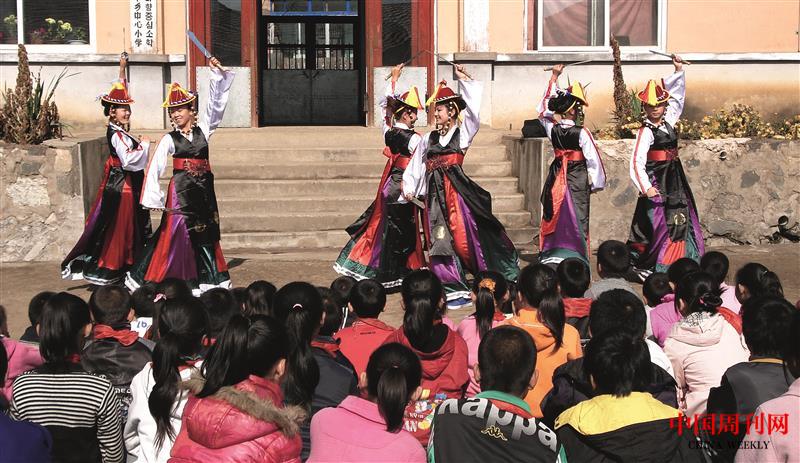 朝鮮族過(guò)年.jpg 朝鮮族過(guò)年.jpg