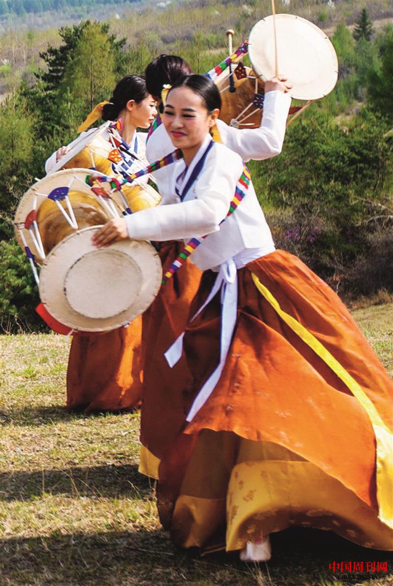 長(zhǎng)鼓舞跳起來(lái).jpg 長(zhǎng)鼓舞跳起來(lái).jpg