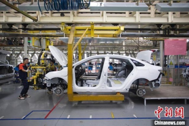 資料圖：汽車工廠生產(chǎn)線。　張云 攝