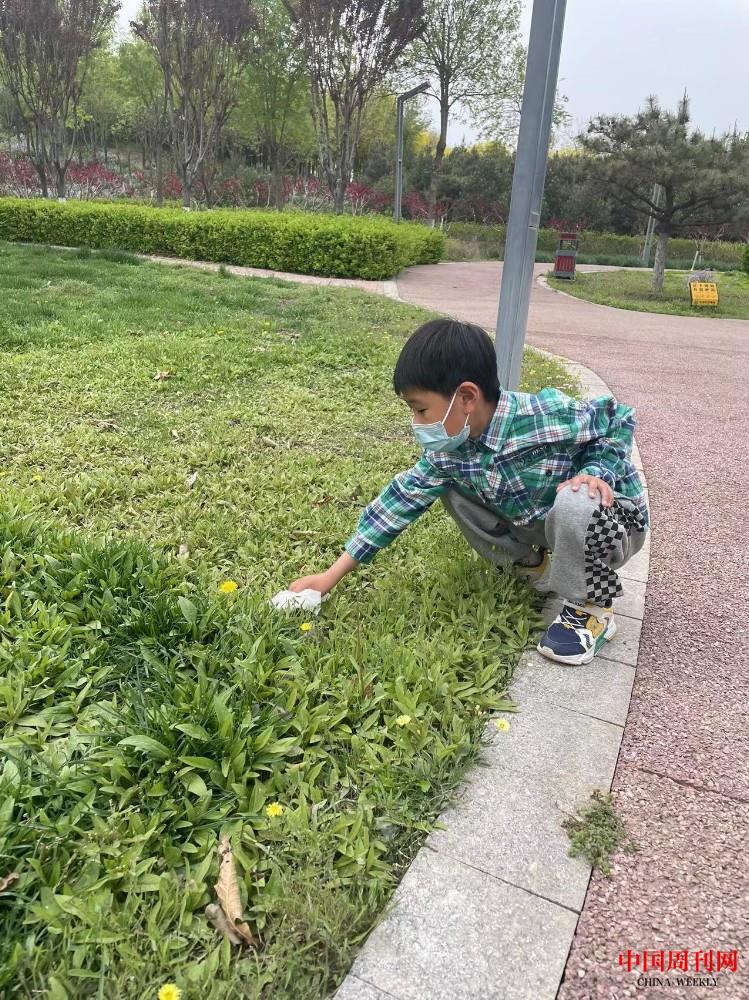 撿拾白色垃圾2.jpg 撿拾白色垃圾2.jpg