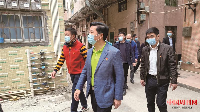 清溪鎮(zhèn)鎮(zhèn)委書(shū)記葉錦銳在廈坭村督導(dǎo)檢查工作.jpg 清溪鎮(zhèn)鎮(zhèn)委書(shū)記葉錦銳在廈坭村督導(dǎo)檢查工作.jpg