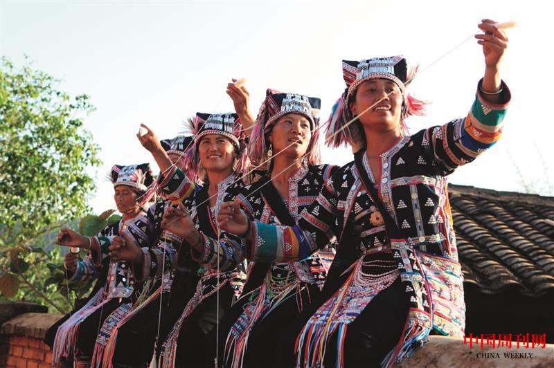 心靈手巧的哈尼族婦女.jpg 心靈手巧的哈尼族婦女.jpg