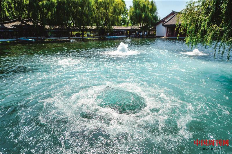 濟(jì)南泉群噴涌.jpg 濟(jì)南泉群噴涌.jpg