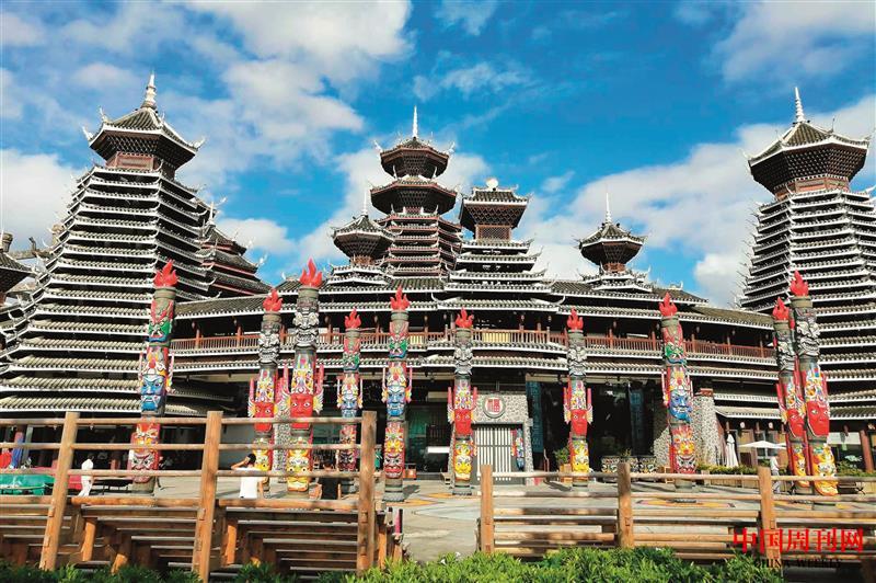 貴陽(yáng)具有民族特色的多彩貴州城.jpg 貴陽(yáng)具有民族特色的多彩貴州城.jpg