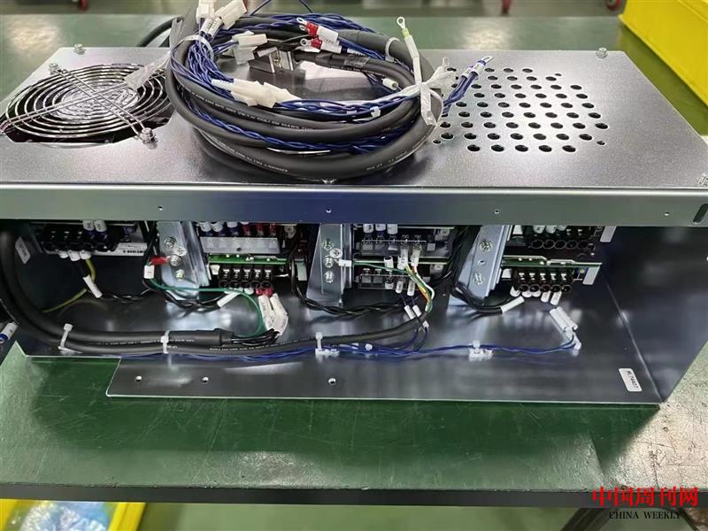 印刷設備電源箱.jpg 印刷設備電源箱.jpg