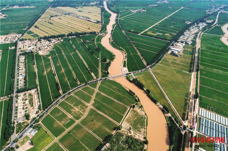 青銅峽古渠鳥(niǎo)瞰.jpg 青銅峽古渠鳥(niǎo)瞰.jpg