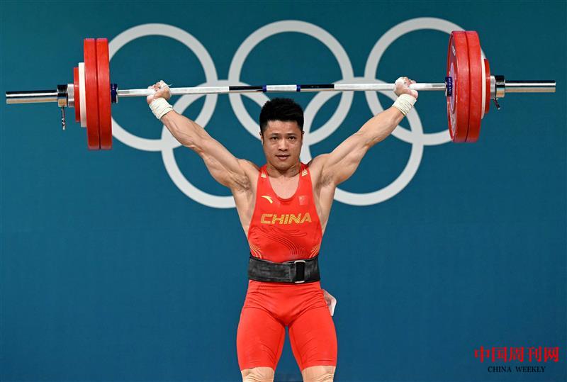 在巴黎奧運會舉重男子61公斤級比賽中，中國選手李發(fā)彬奪得金牌。圖片來源：央視新聞.jpg