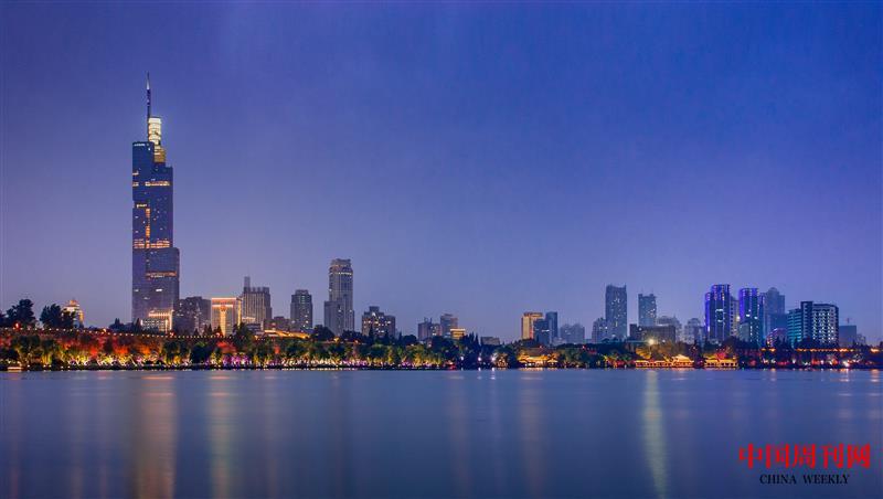 攝圖網(wǎng)_501627272_南京玄武湖天際線(xiàn)夜景（企業(yè)商用）.jpg