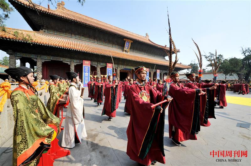 27-1大成殿前的祭孔樂(lè)舞.jpg